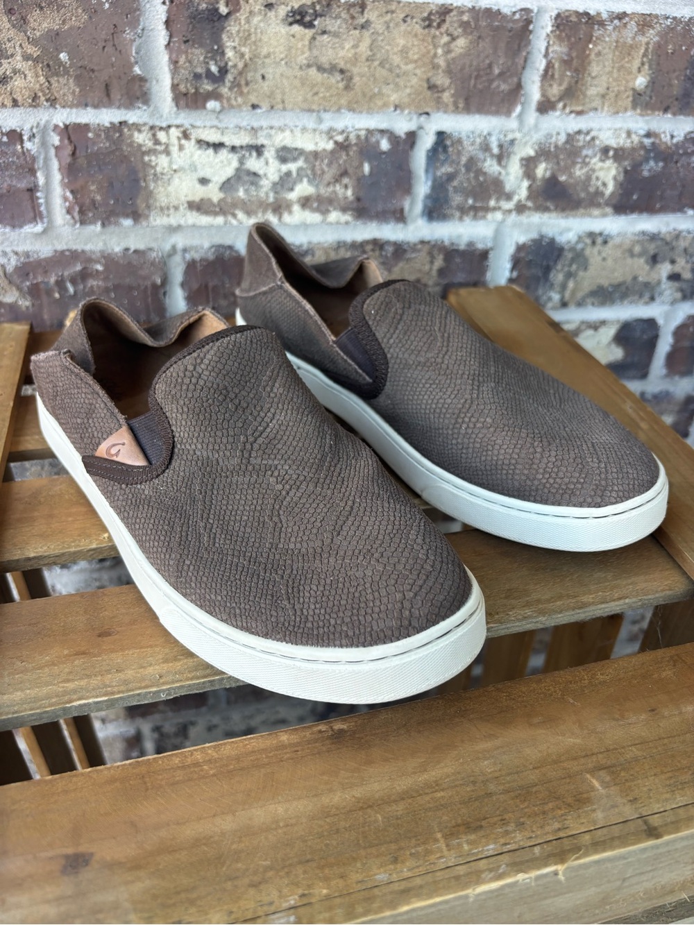 OluKai Men’s Size 10 Brown Leather Slip-On Sneakers Casual Shoes